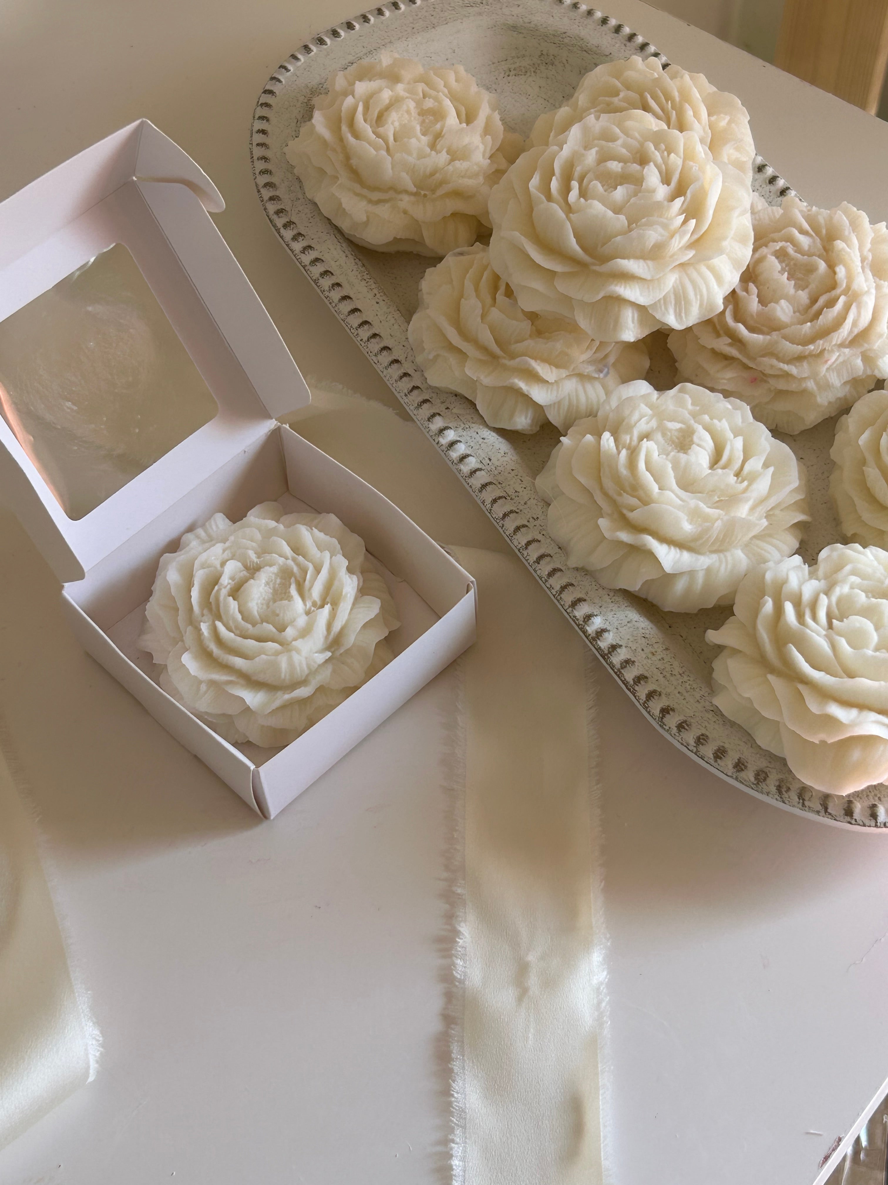 Peony candle in a box