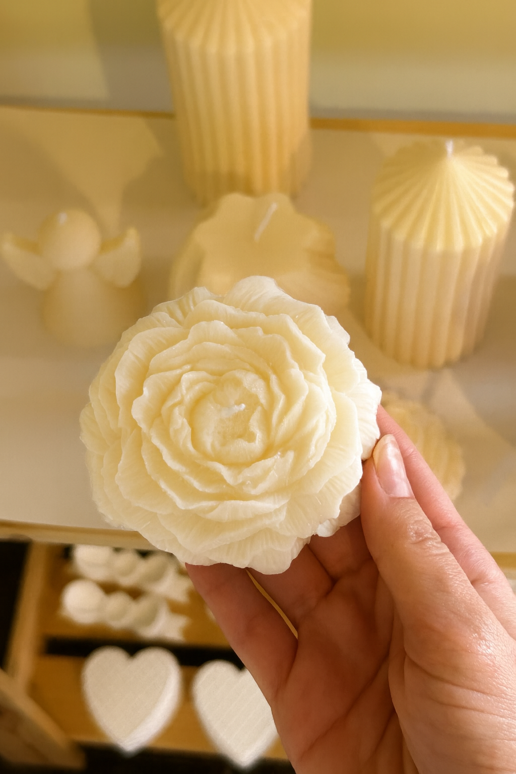 Romantic peony candle with fine glitter