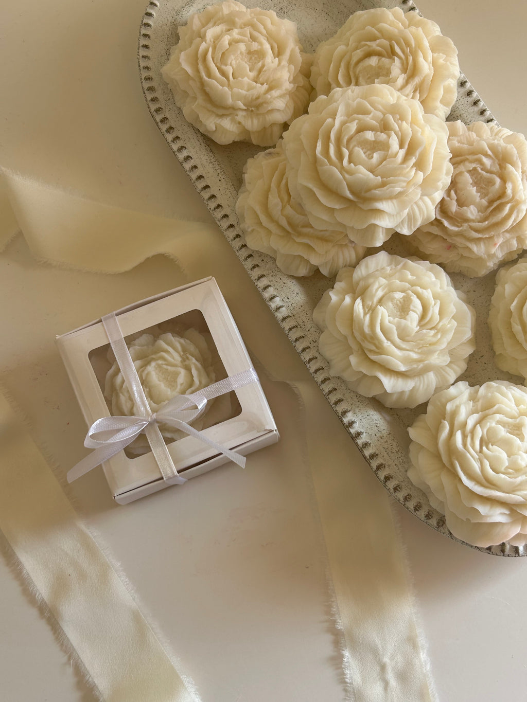 Peony candle in a box