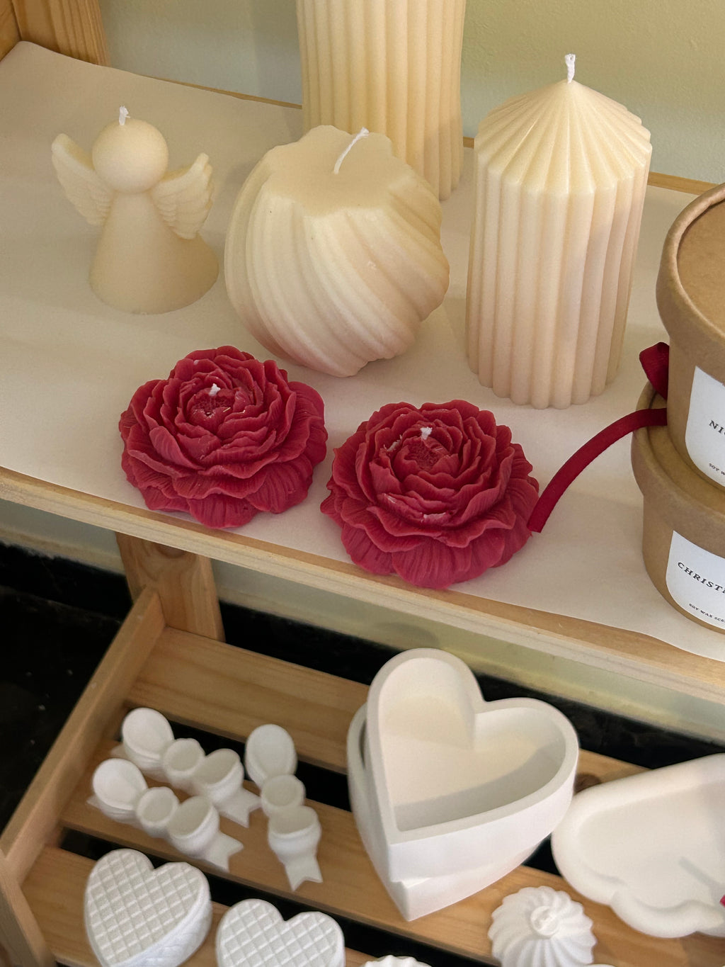 Romantic peony candle with fine glitter