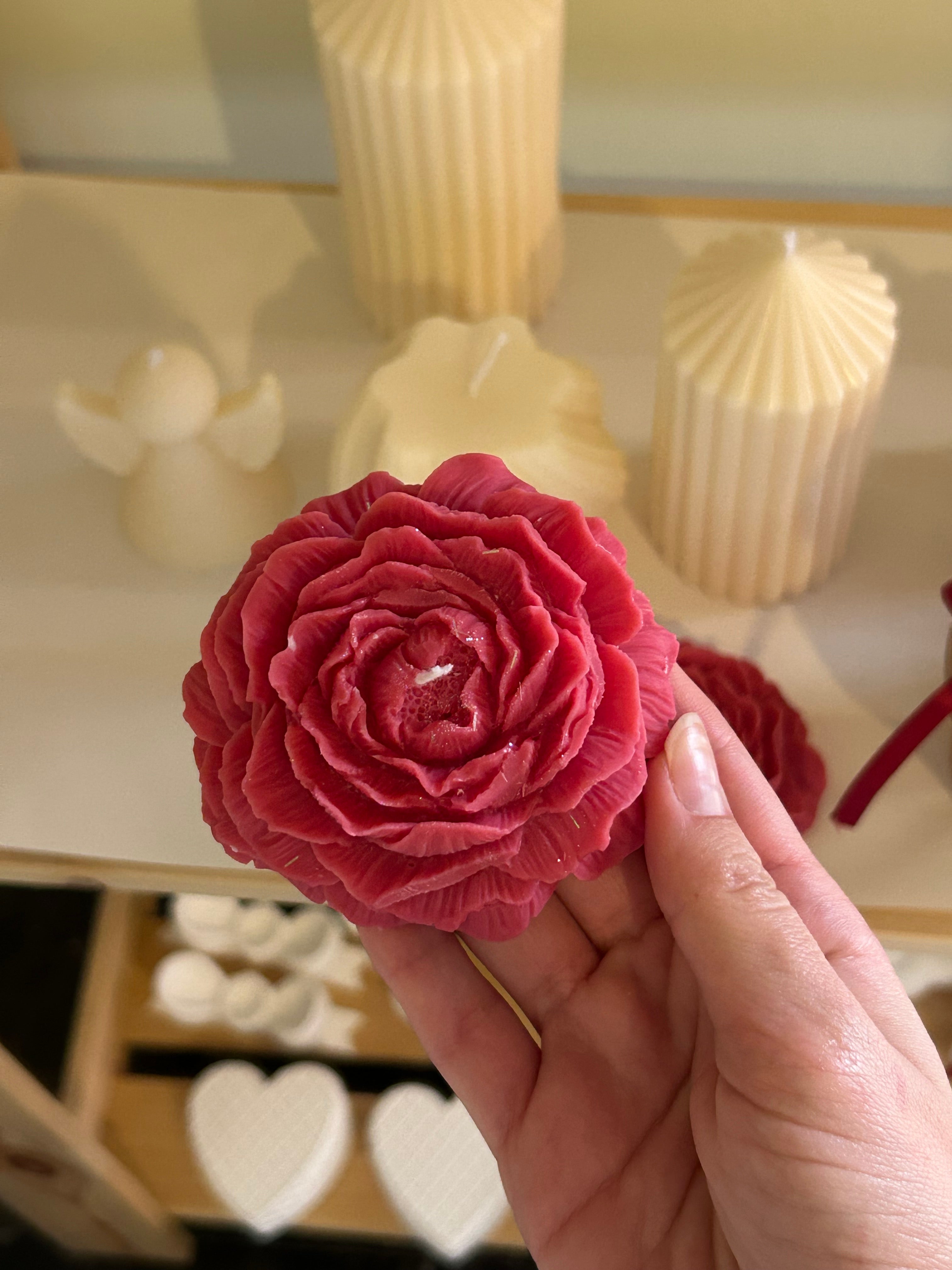 Romantic peony candle with fine glitter