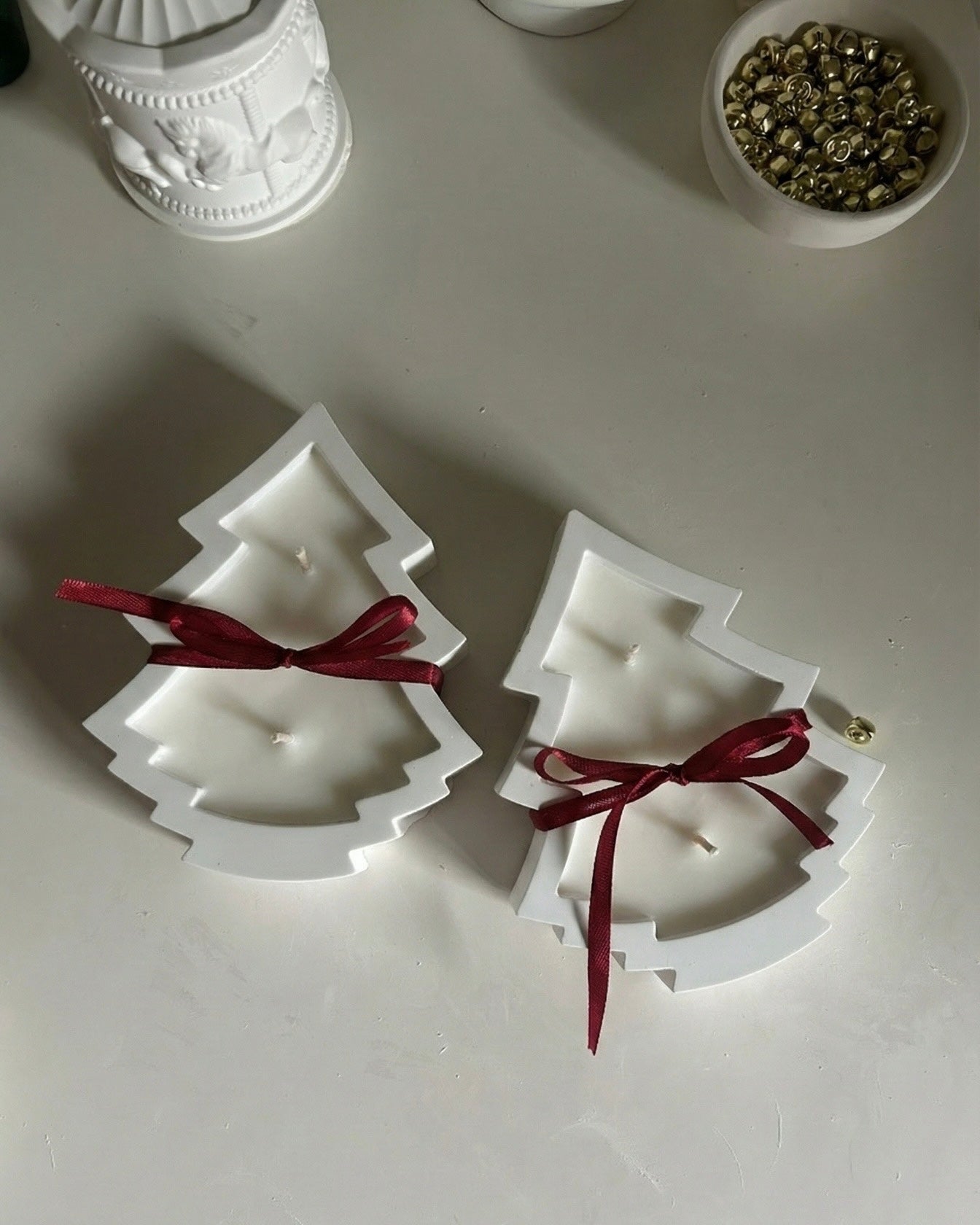 Lay Christmas tree candle