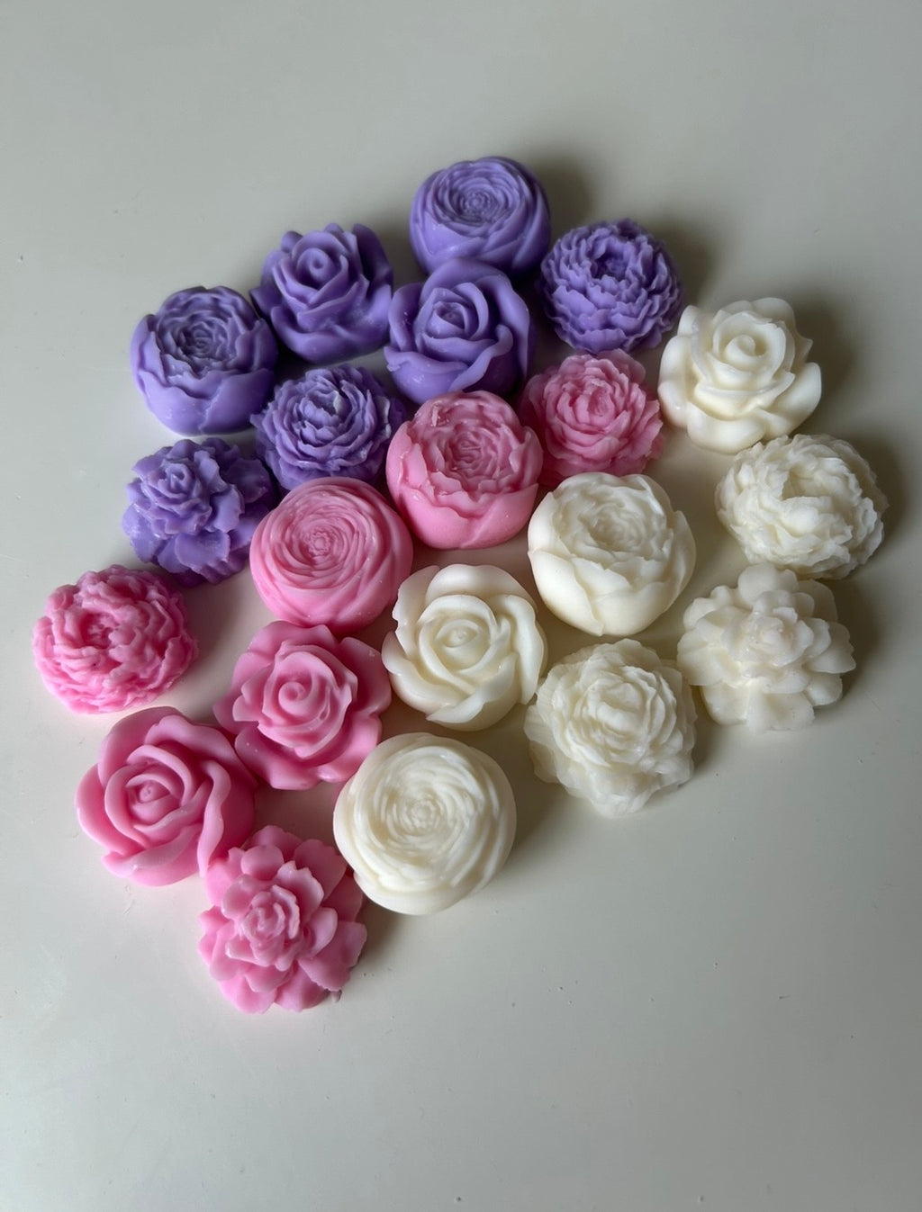 8 Highly scented flower-shaped wax melts