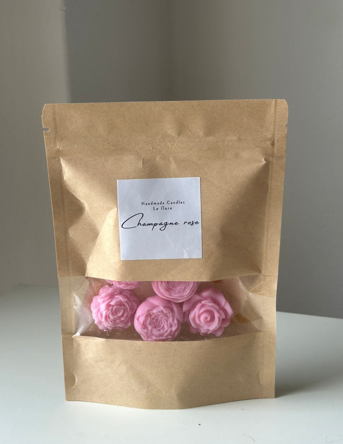 8 Highly scented flower-shaped wax melts