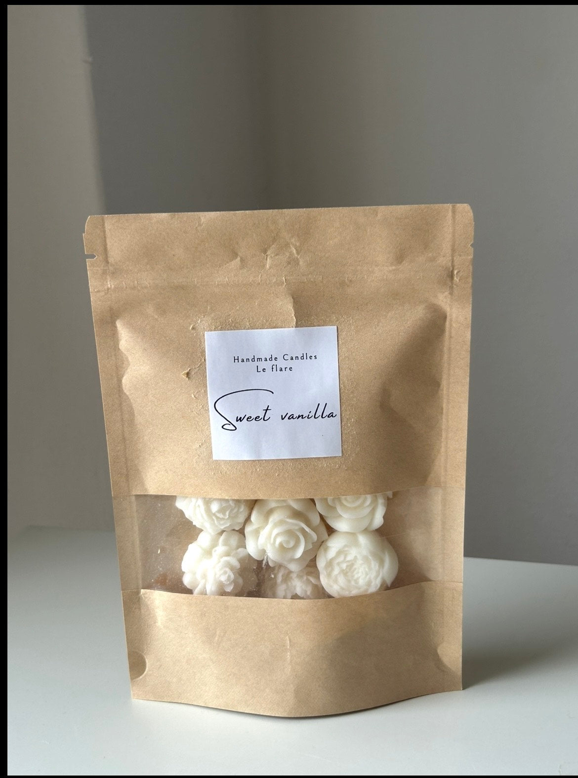 8 Highly scented flower-shaped wax melts